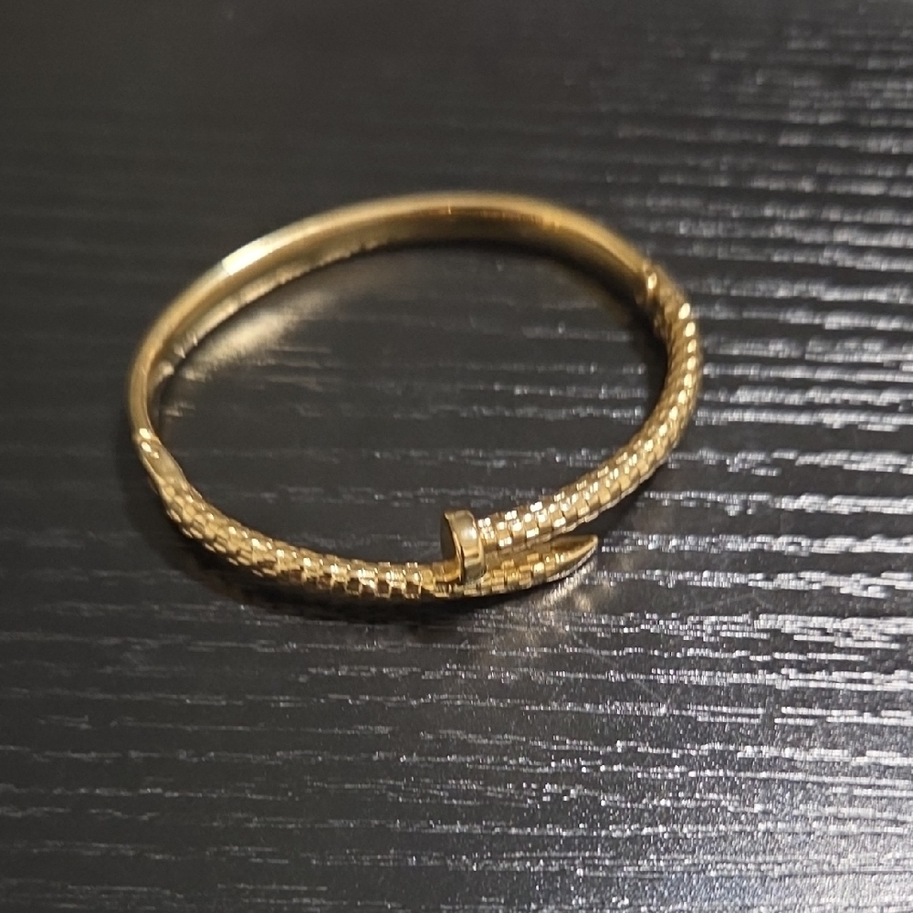 Fashionable 18K Gold Plated Nail Design Bracelet